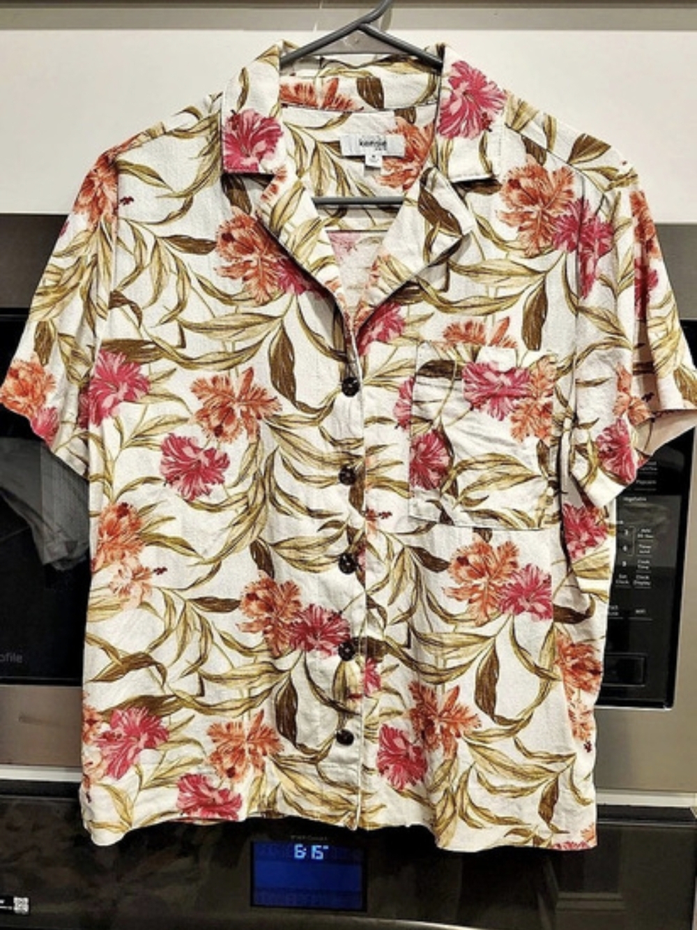 Kensie Floral Button Down Shirt in White & Pink Size Small